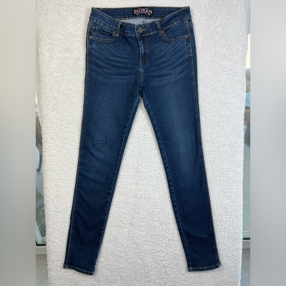En Jean women’s Junior Size 13 Skinny Dark Washlights distressed